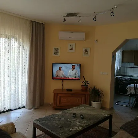 Amos Apartment *